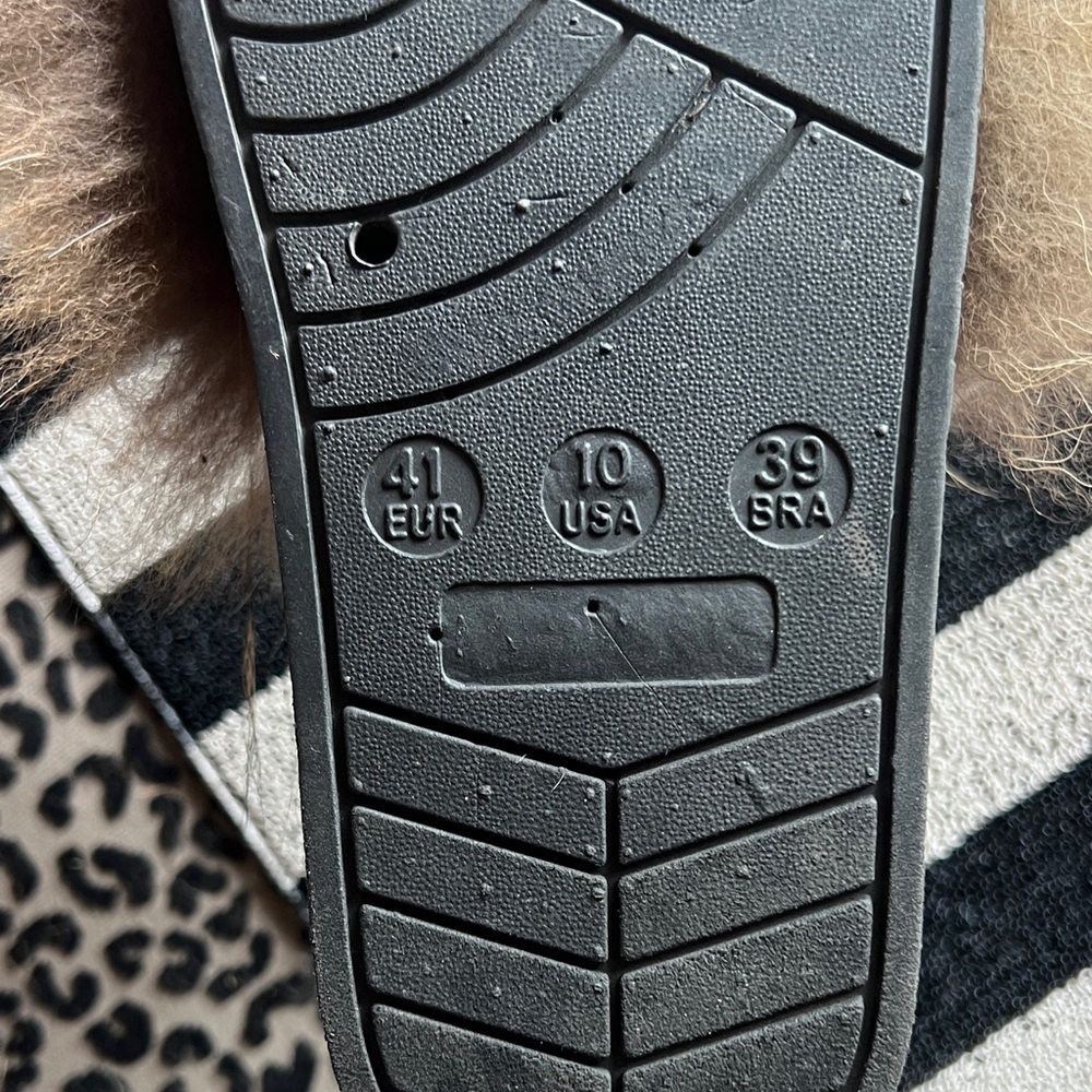 Luxurious Brown Fur Slides - Picture 4 of 4